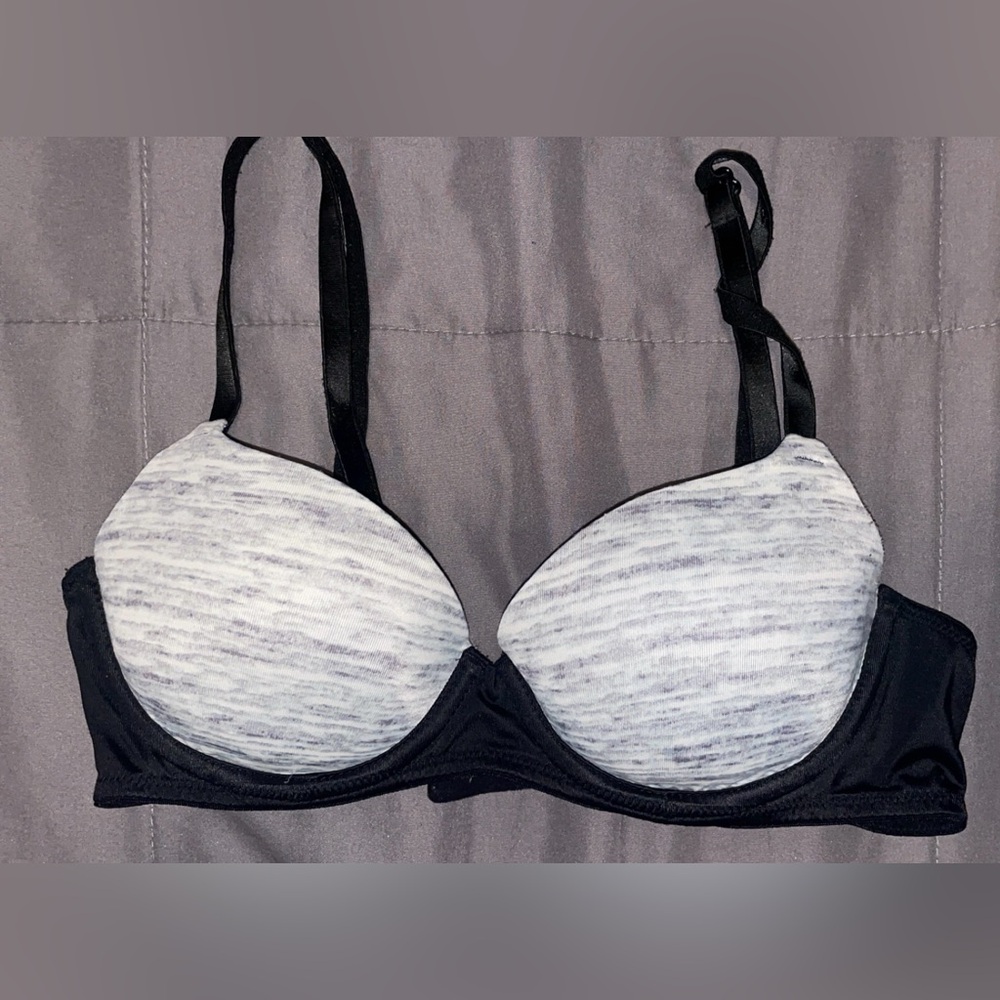 PINK Victoria's Secret Heathered Gray and Black Bra